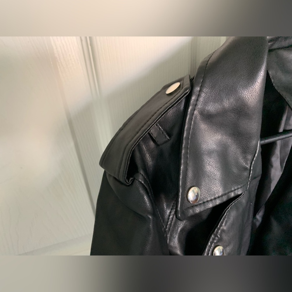 NOT REAL LEATHER Jacket! - Picture 5 of 7